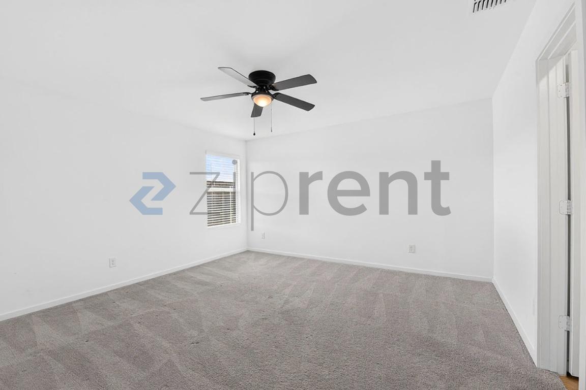 Building Photo - Unit