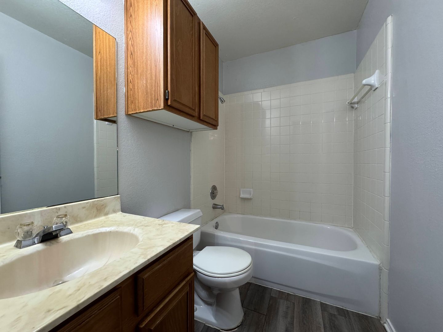 Building Photo - 1605 Benttree Dr