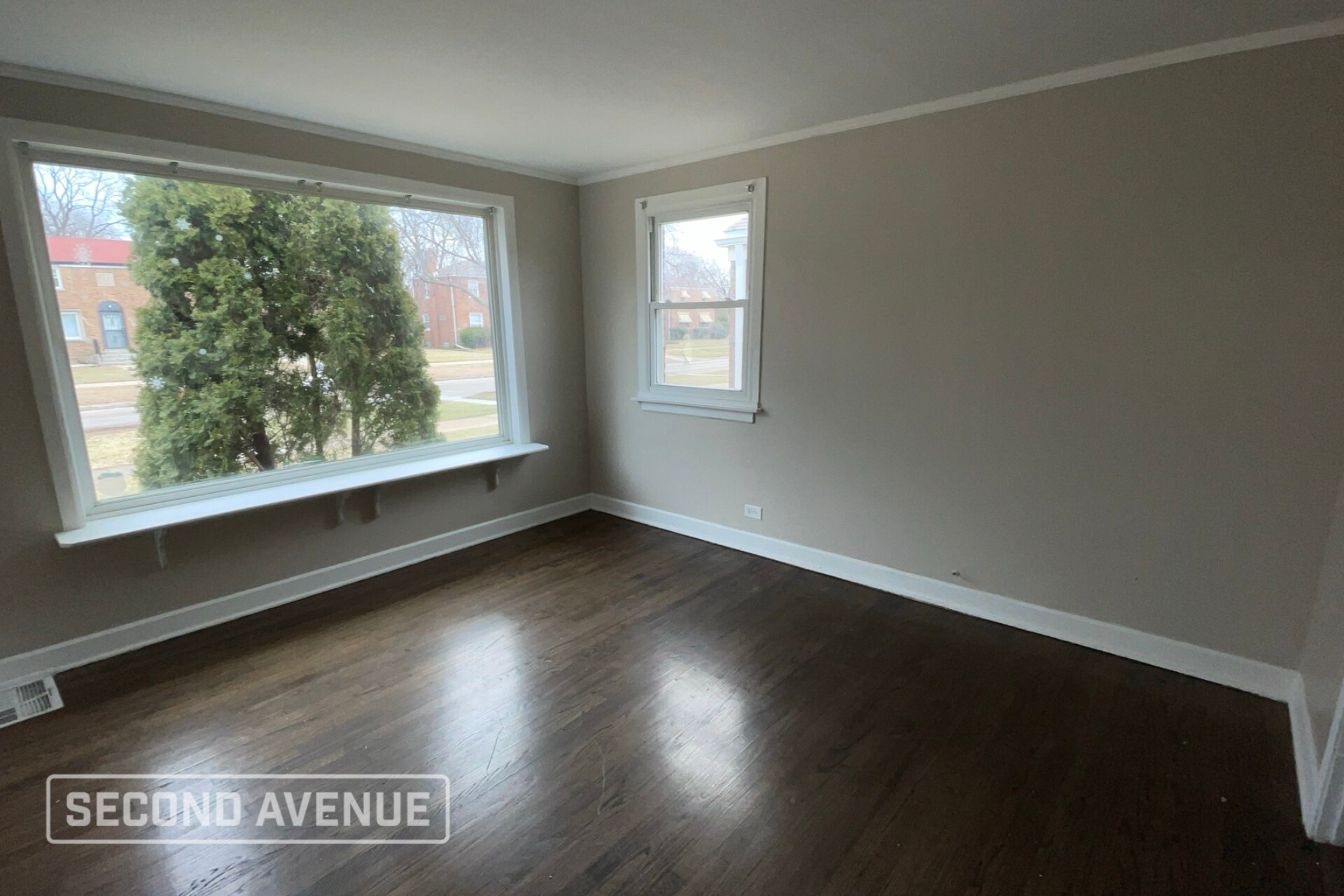 Building Photo - 10036 S Paxton Ave