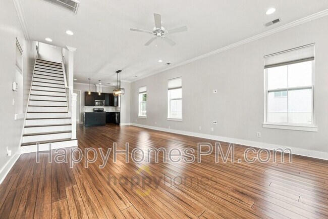 Building Photo - 4613 Oakwood Ave