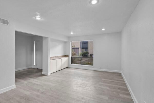 Building Photo - 9005 Imogene St