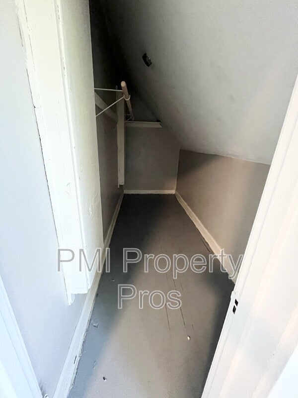 Building Photo - 3154A N 12th St Upper