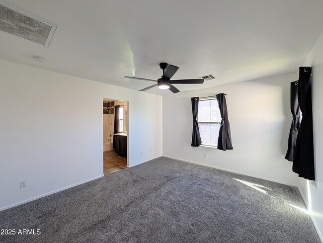 Building Photo - 4726 W Fremont Rd.