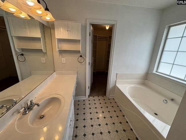 Building Photo - 101 Ivy Hill Ct