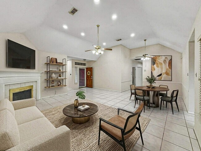 Building Photo - 13607 Sable Ln