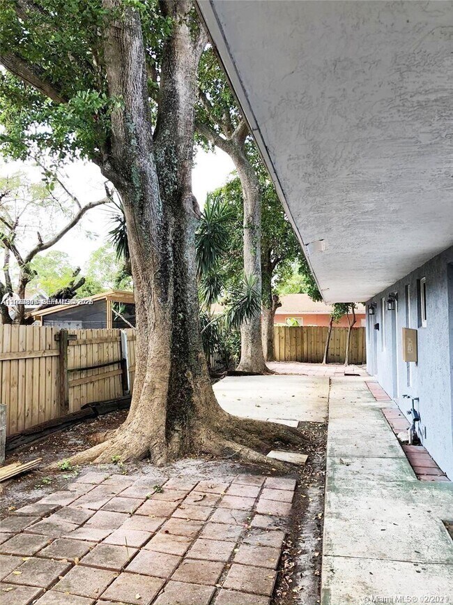 Building Photo - 1235 NE 3rd Ave