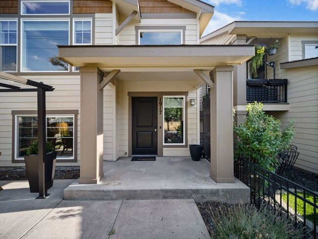 Building Photo - Desirable Kendall Yards Townhouse – Modern Living Near Downtown Spokane (Furnished)