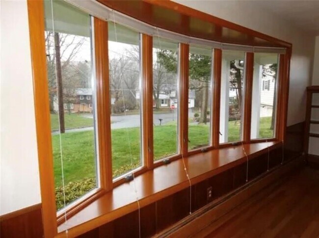 Building Photo - 2437 Rhonda Dr