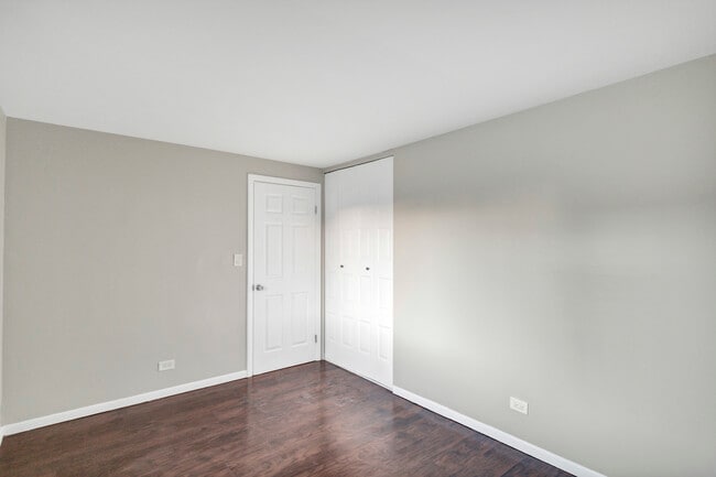 Building Photo - 1321 Yarmouth Ct