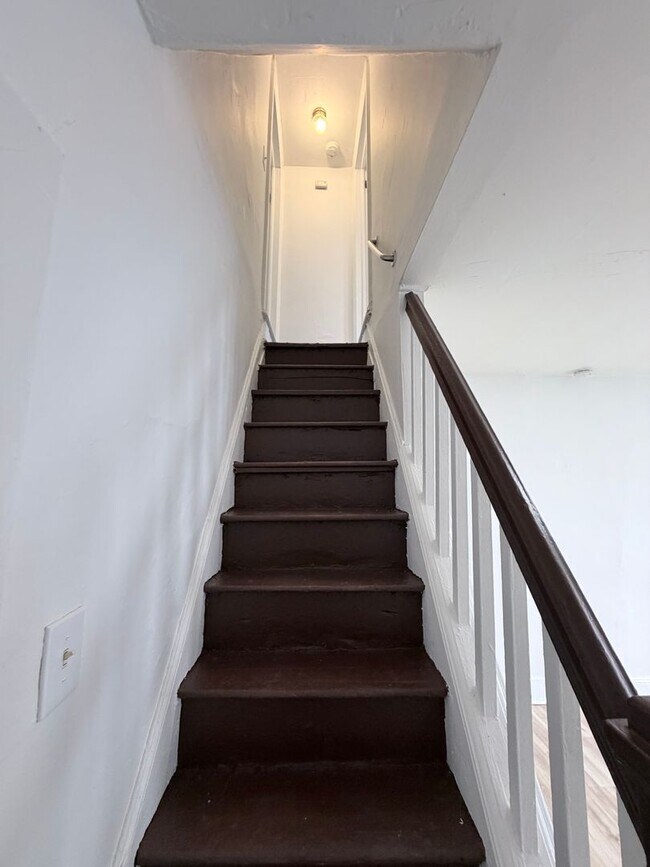 Building Photo - 2 bed 1 bath Brand new