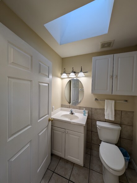 Building Photo - 503 Wilmot Ave