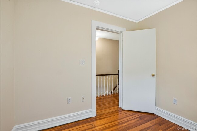 Building Photo - 806 Pelhamdale Ave
