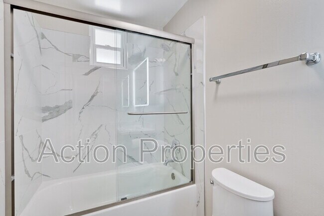 Building Photo - 3806 Century Dr
