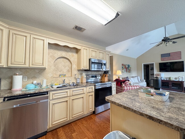 Building Photo - 112 Tuscany Trail