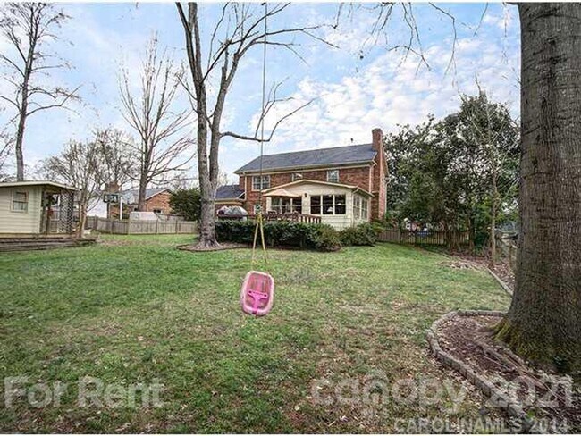 Building Photo - 2823 Goneaway Rd