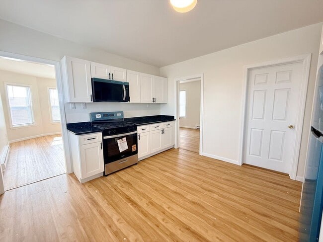 Building Photo - 70 Lindley St