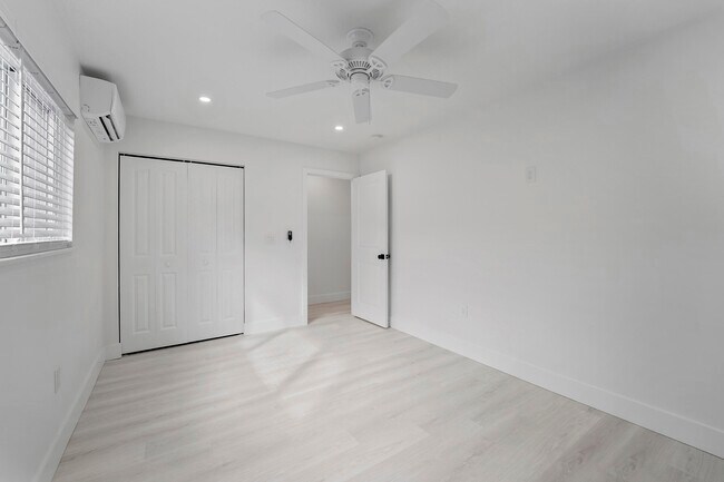 Building Photo - 1279 Beach Rd