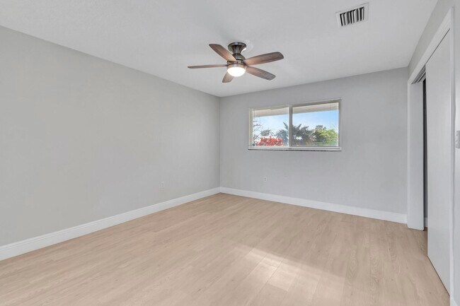Building Photo - 1710 SW 4th Ave