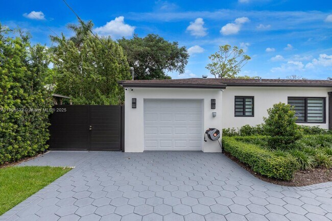 Building Photo - 5641 SW 67th Ave