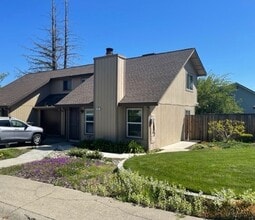 Building Photo - Completely Updated Roseville Townhouse available July 1st