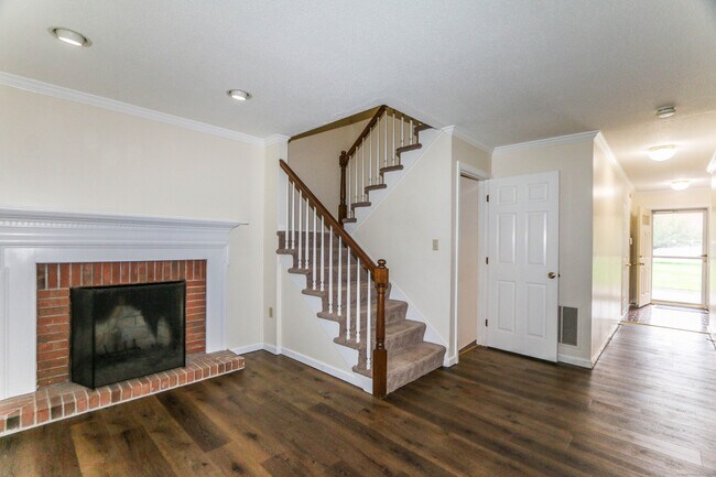 Building Photo - 409 The Meadows