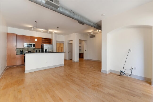 Building Photo - 1901 Post Oak Blvd