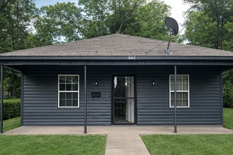 Building Photo - 942 Emmie St