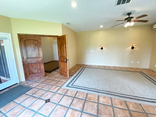 Building Photo - Large Private Yard with View- 1BD/BA ADU