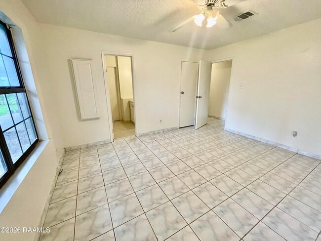 Building Photo - 203 Crystal Ln