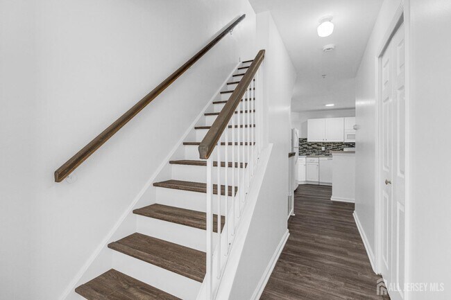 Building Photo - 21 Inverness Dr