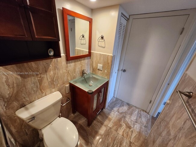 Building Photo - 995 SW 84th Ave