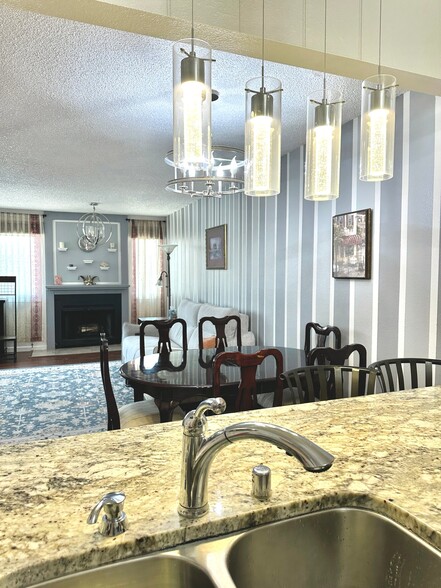 Building Photo - 1631 Eastridge Dr