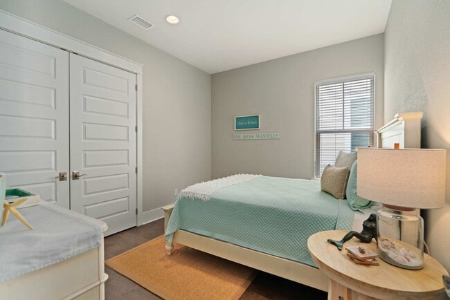 Building Photo - 374 Gulfview Cir