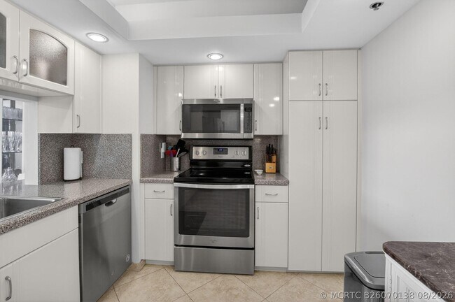 Building Photo - 4748 S Ocean Blvd