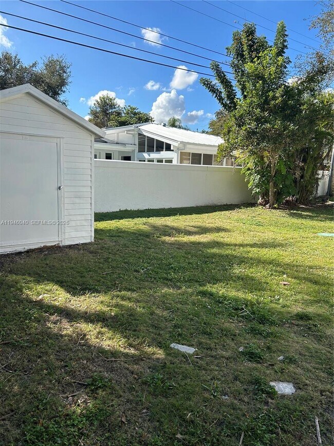 Building Photo - 5840 SW 51st St