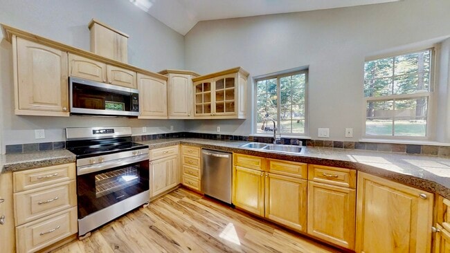 Building Photo - 6700 Ridgeway Dr