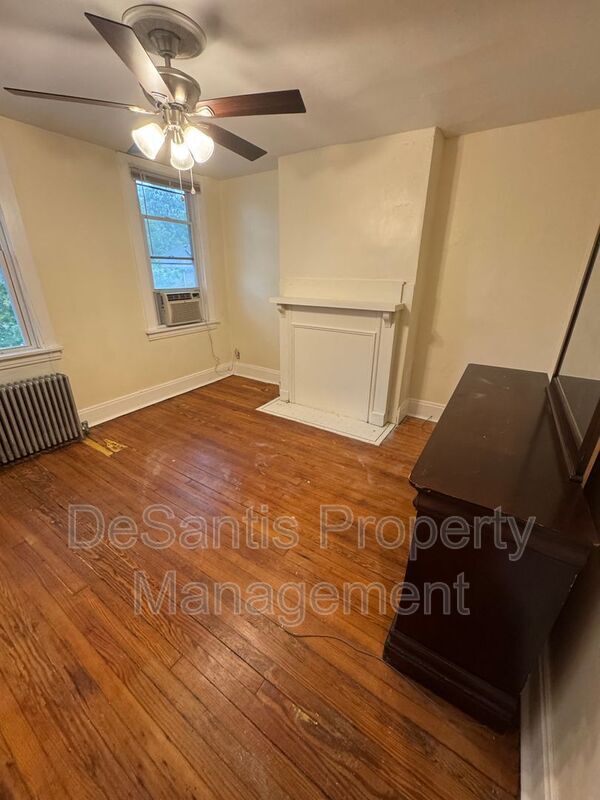 Building Photo - 2450 Starkamp St