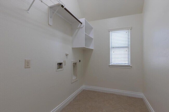 Building Photo - 2735 Rosepoint Ct