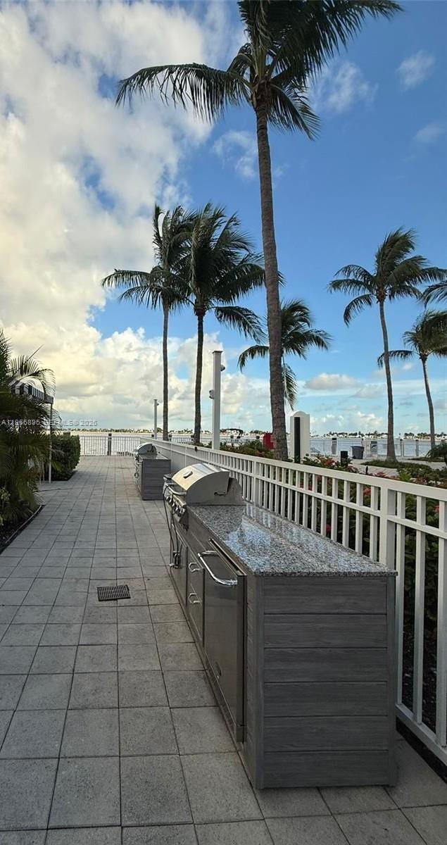 Building Photo - 2101 Brickell Ave