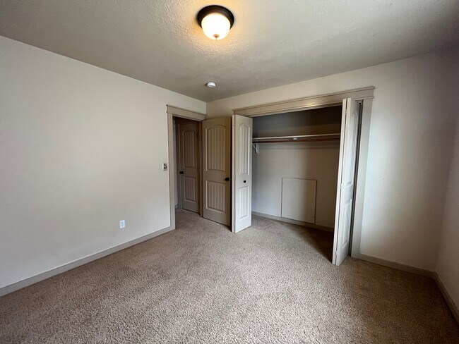 Building Photo - 1273 W Ann Taylor St