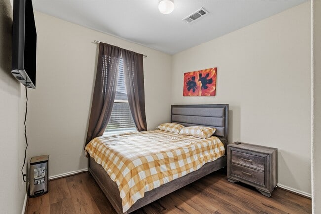 Building Photo - 14714 Sierra Garden Dr