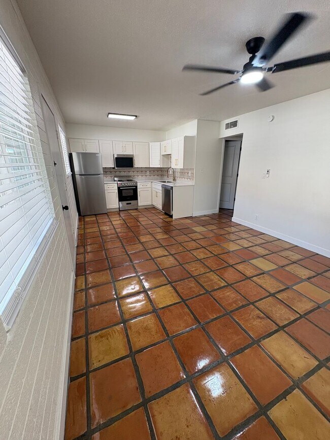 Building Photo - 817 S Melody Ln