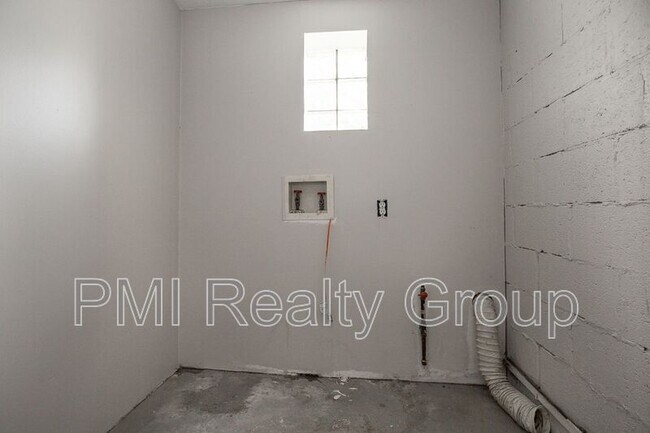 Building Photo - 3295 W 46th St