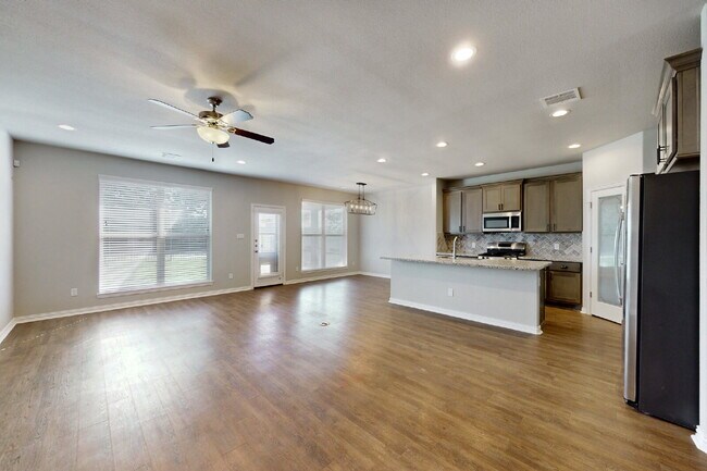Building Photo - 6346 Spartan Dr
