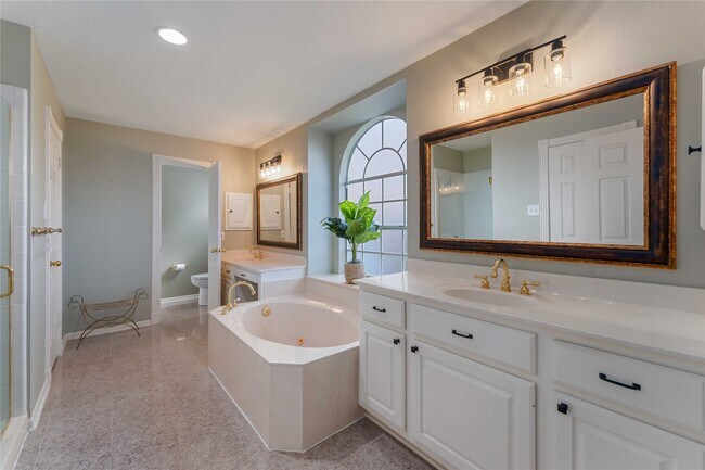 Building Photo - 5614 Whisper Ridge Dr