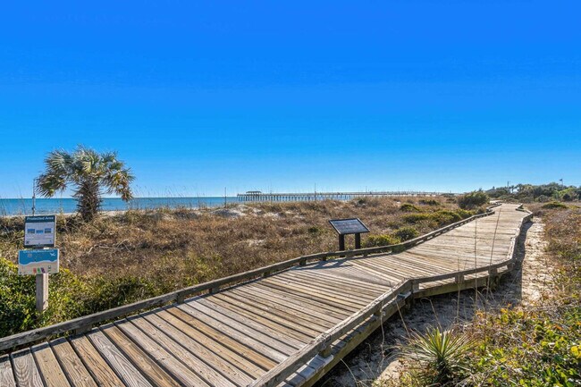 Building Photo - 203 Double Eagle Dr