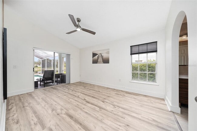 Building Photo - 566 Sunridge Woods Blvd