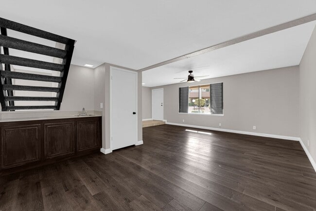 Building Photo - Charming 3 Bedroom ,2 bathroom in Paradise...