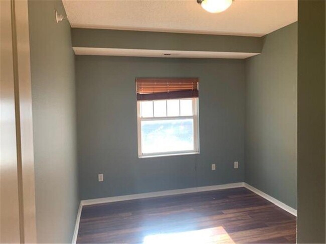 Building Photo - 619 SE 8th St