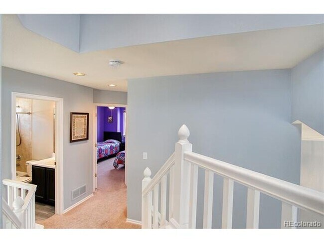 Building Photo - Beautiful single family home with 4 bed an...
